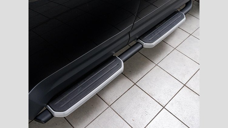 2023 認定中古車 Land Rover Defender 110 サントリーニブラック D300 AWD（AT） S　D300　コイルサスペンション装着車