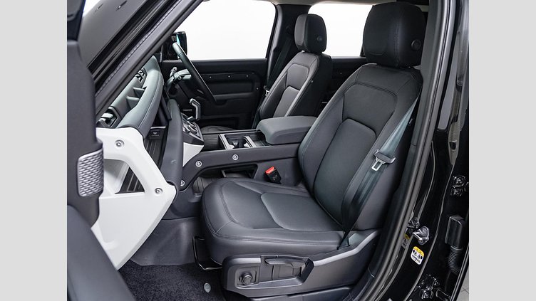 2023 認定中古車 Land Rover Defender 110 サントリーニブラック D300 AWD（AT） S　D300　コイルサスペンション装着車