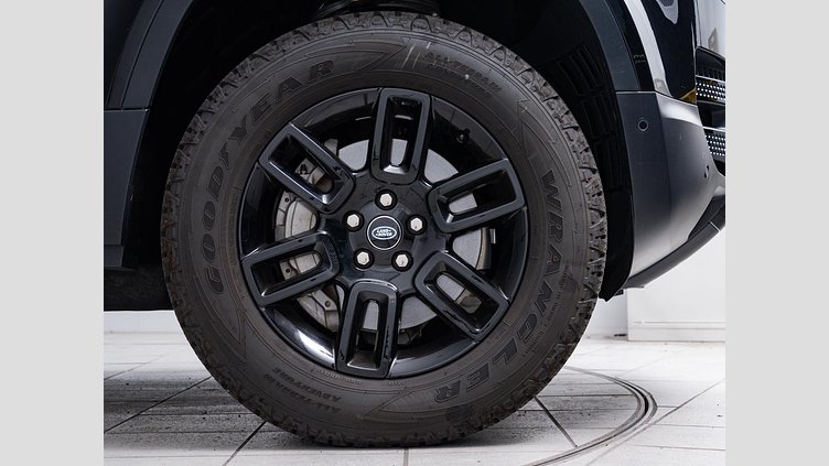 2023 認定中古車 Land Rover Defender 110 サントリーニブラック D300 AWD（AT） S　D300　コイルサスペンション装着車