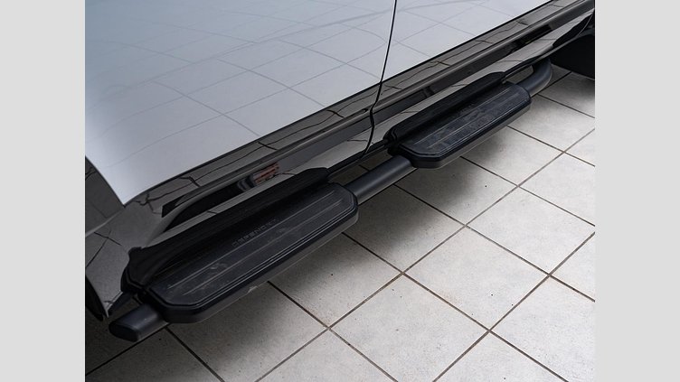 2023 認定中古車 Land Rover Defender 110 ユーロンホワイト D300 AWD（AT） X-DYNAMIC HSE　D300　コイルサスペンション