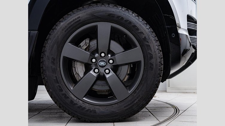 2023 認定中古車 Land Rover Defender 110 ユーロンホワイト D300 AWD（AT） X-DYNAMIC HSE　D300　コイルサスペンション