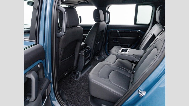 2024 認定中古車 Land Rover Defender 110 タスマンブルー P300 ガソリン X-Dynamic SE P300 コイルサスペンション