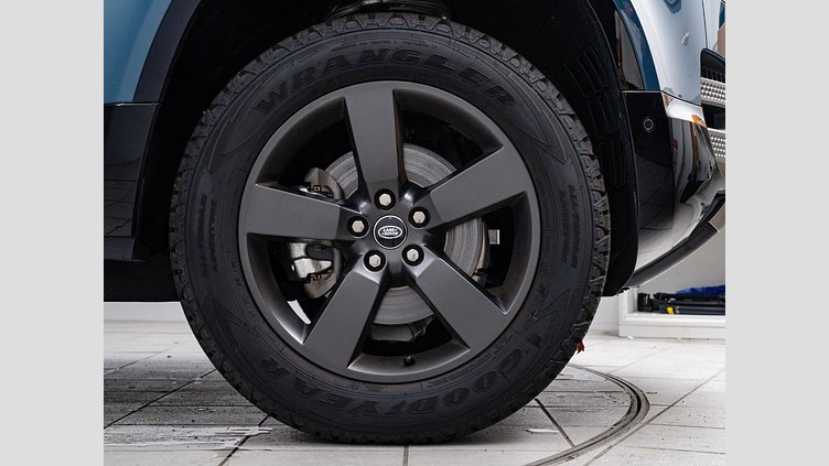 2024 認定中古車 Land Rover Defender 110 タスマンブルー P300 ガソリン X-Dynamic SE P300 コイルサスペンション