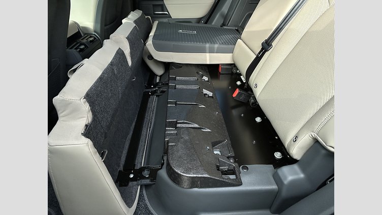 2023 認定中古車 Land Rover Defender 110 カルパチアングレイ D300 AWD（AT） S