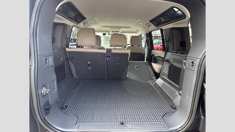 2023 認定中古車 Land Rover Defender 110 カルパチアングレイ D300 AWD（AT） S