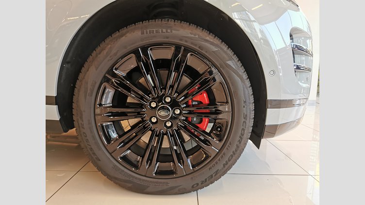 2024 認定中古車 Land Rover Range Rover Evoque アロイオスグレイ P300eプラグインハイブリッド（ガソリン） スタンダードホイールベース DYNAMIC HSE