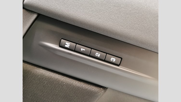 2024 認定中古車 Land Rover Range Rover Evoque アロイオスグレイ P300eプラグインハイブリッド（ガソリン） スタンダードホイールベース DYNAMIC HSE