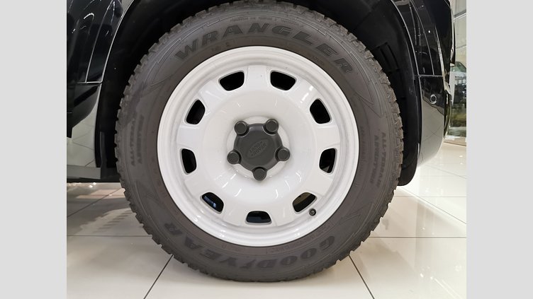 2024 認定中古車 Land Rover Defender 110 サントリーニブラック D300 AWD（AT） S