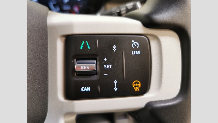 2024 認定中古車 Land Rover Defender 110 サントリーニブラック D300 AWD（AT） S