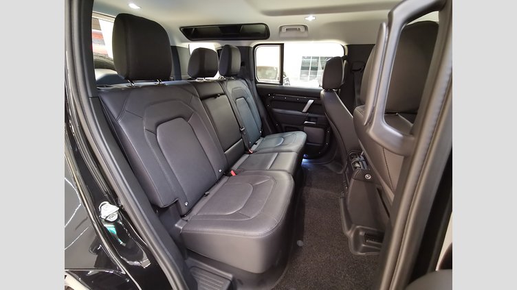 2024 認定中古車 Land Rover Defender 110 サントリーニブラック D300 AWD（AT） S