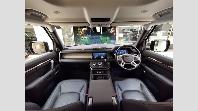 2024 認定中古車 Land Rover Defender 110 サントリーニブラック D300 AWD（AT） S