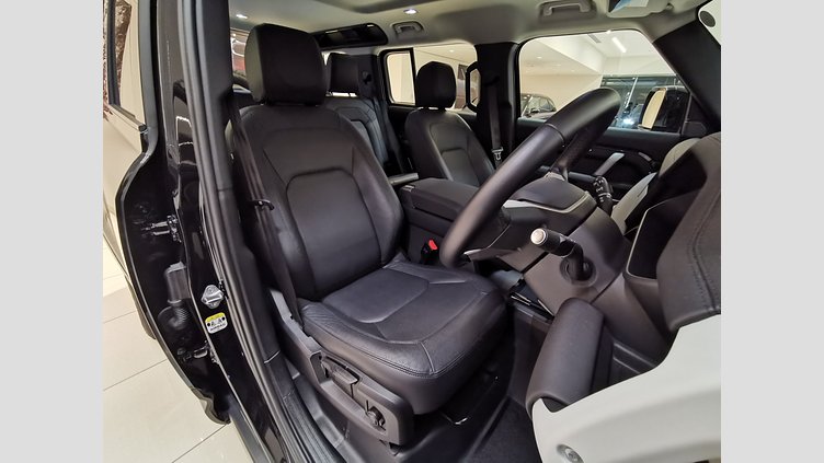 2024 認定中古車 Land Rover Defender 110 サントリーニブラック D300 AWD（AT） S