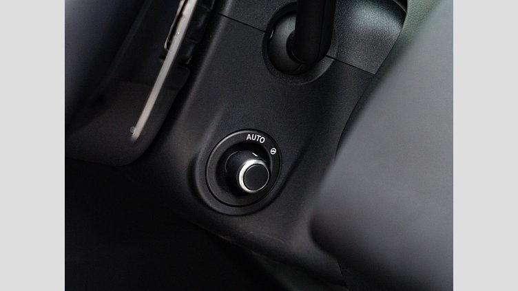 2024 認定中古車 Land Rover Range Rover Velar ザダルグレイ D200マイルドハイブリッド（ディーゼル） Dynamic SE D200 エアサスペンション