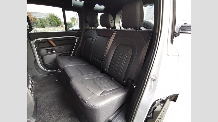 2023 認定中古車 Land Rover Defender 110 ハクバシルバー D300 AWD（AT） X