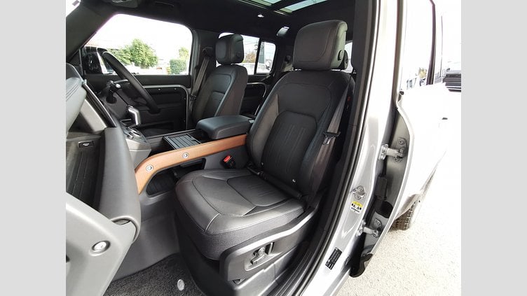 2023 認定中古車 Land Rover Defender 110 ハクバシルバー D300 AWD（AT） X