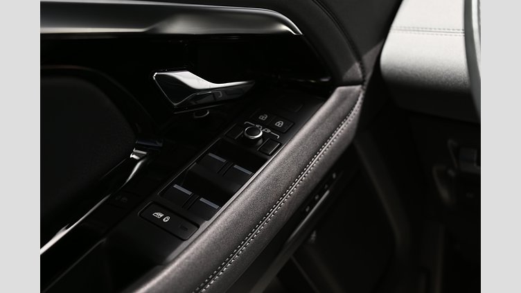 2022 Begagnad Land Rover Range Rover Evoque Lantau Bronze AWD P300e R-Dynamic SE