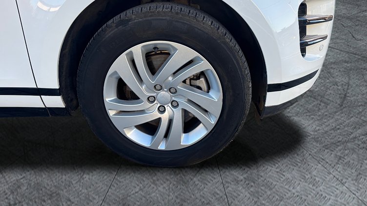 2022 Approved Land Rover Range Rover Evoque Fuji White 2.0 litre i4D​ R-Dynamic S