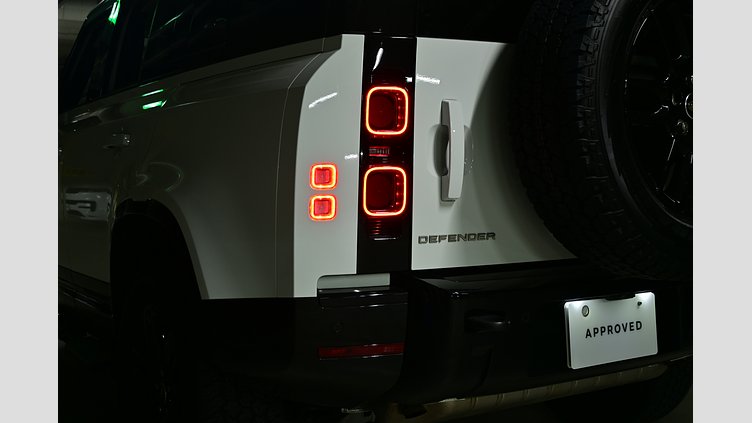 2023 認定中古車 Land Rover Defender 110 Fuji White 2.0 litre i4P Petrol S P300