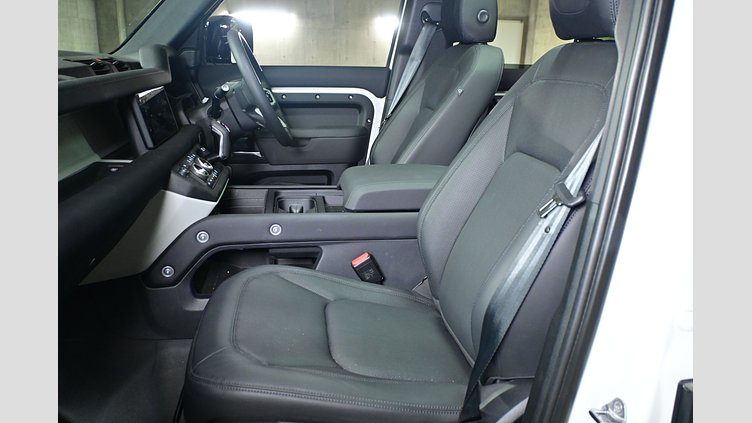 2023 認定中古車 Land Rover Defender 110 Fuji White 2.0 litre i4P Petrol S P300