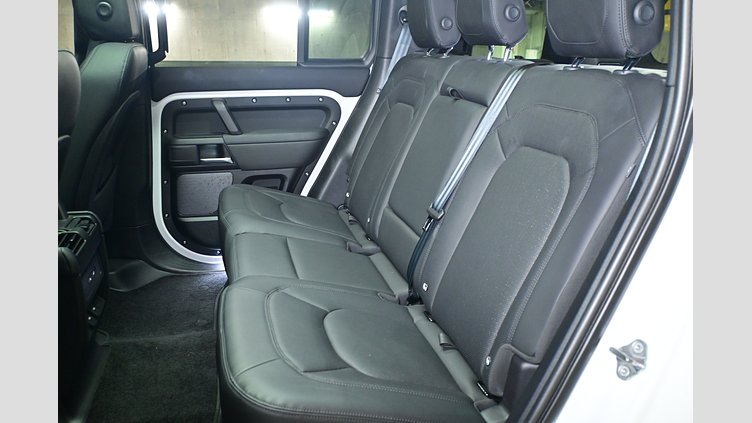 2023 認定中古車 Land Rover Defender 110 Fuji White 2.0 litre i4P Petrol S P300