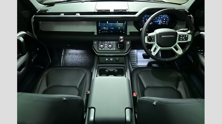 2023 認定中古車 Land Rover Defender 110 Fuji White 2.0 litre i4P Petrol S P300