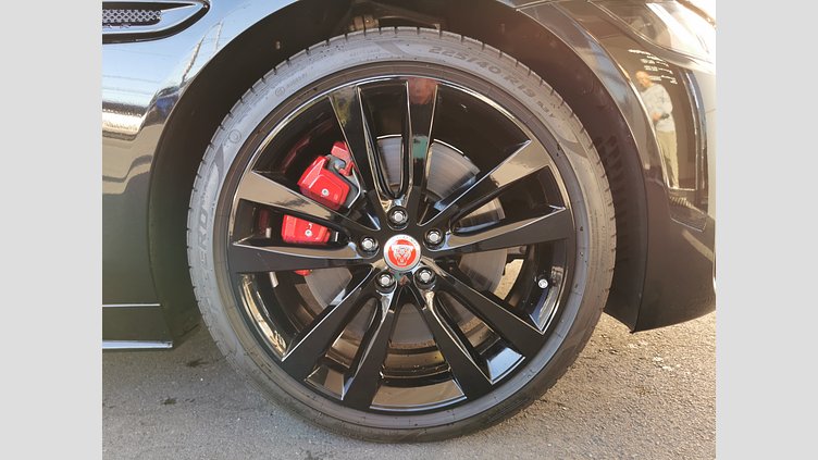 2022 認定中古車 Jaguar XE サントリーニブラック P250 RWD（オートマチック） 4 door Saloon R-DYNAMIC BLACK