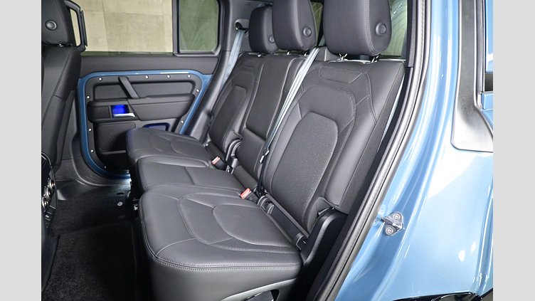 2025 認定中古車 Land Rover Defender 110 タスマンブルー D350 ディーゼルマイルドハイブリッド X-Dynamic SE