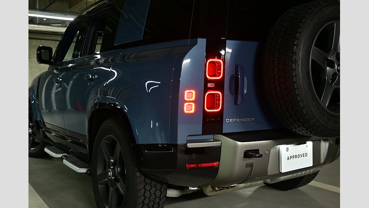 2025 認定中古車 Land Rover Defender 110 タスマンブルー D350 ディーゼルマイルドハイブリッド X-Dynamic SE