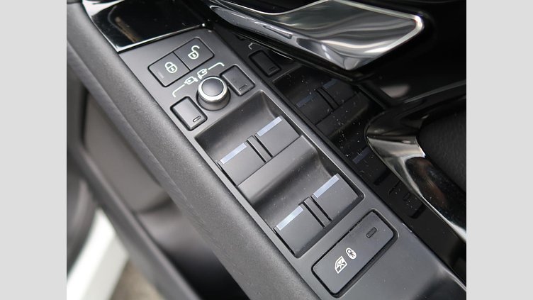 2020 認定中古車 Land Rover Range Rover Evoque フジホワイト P250 R-DYNAMIC S