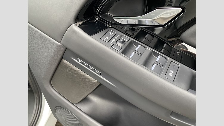 2024 認定中古車 Land Rover Range Rover Evoque フジホワイト P300eプラグインハイブリッド（ガソリン） スタンダードホイールベース DYNAMIC HSE