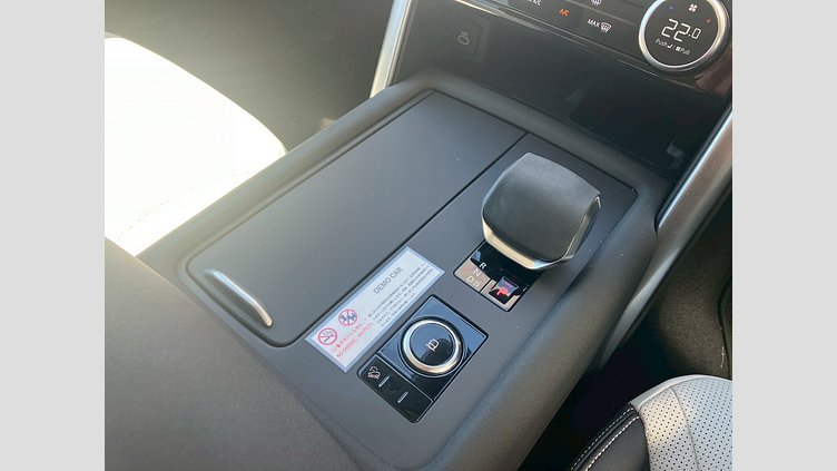 2024 認定中古車 Land Rover Discovery シャラントグレイ D350マイルドハイブリッド（ディーゼル） S