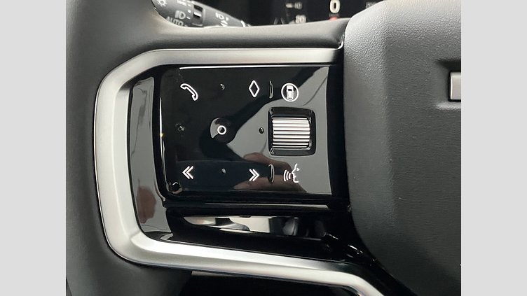 2024 認定中古車 Land Rover Discovery Sport サントリーニブラック D200マイルドハイブリッド（ディーゼル） 標準ホイール S