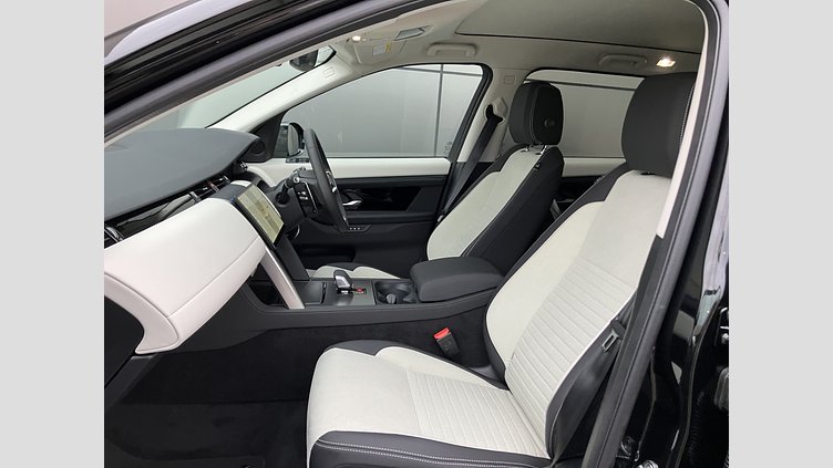2024 認定中古車 Land Rover Discovery Sport サントリーニブラック D200マイルドハイブリッド（ディーゼル） 標準ホイール S