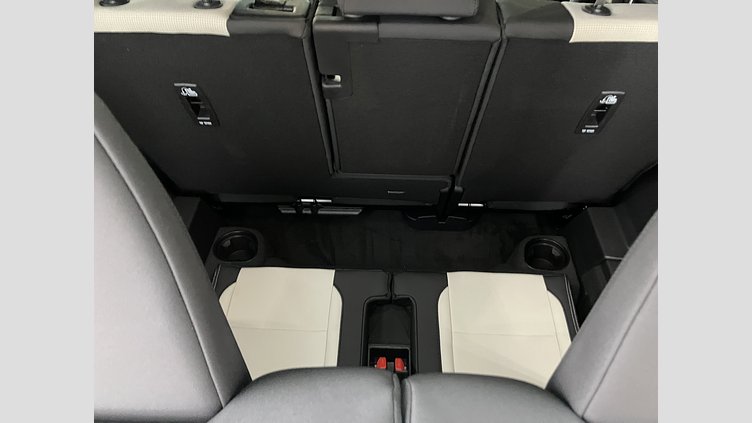 2024 認定中古車 Land Rover Discovery Sport サントリーニブラック D200マイルドハイブリッド（ディーゼル） 標準ホイール S