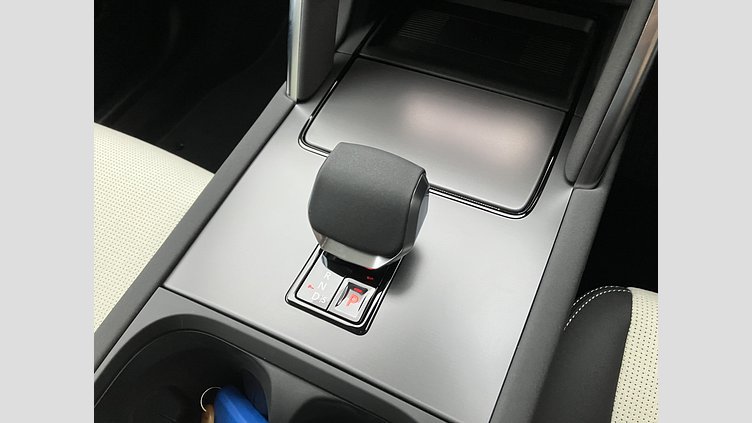 2024 認定中古車 Land Rover Discovery Sport サントリーニブラック D200マイルドハイブリッド（ディーゼル） 標準ホイール S