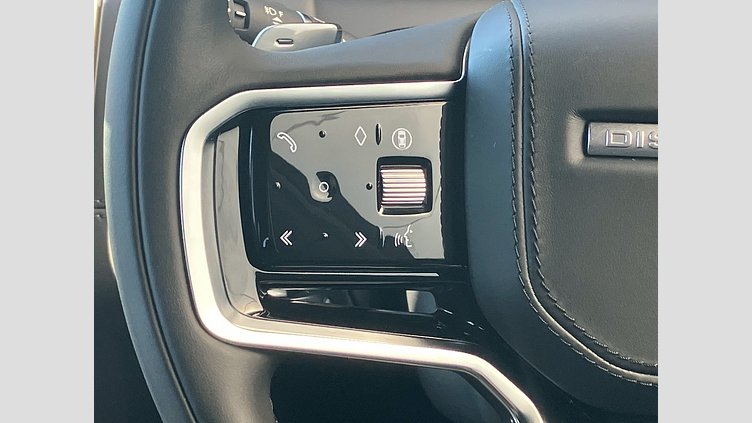 2025 認定中古車 Land Rover Discovery Sport サントリーニブラック プラグインハイブリッド（ガソリン） 標準ホイール Dynamic HSE