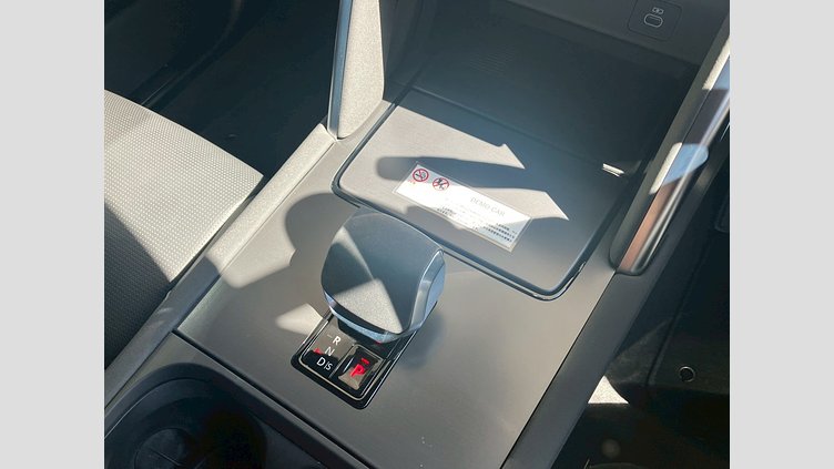 2025 認定中古車 Land Rover Discovery Sport サントリーニブラック プラグインハイブリッド（ガソリン） 標準ホイール Dynamic HSE