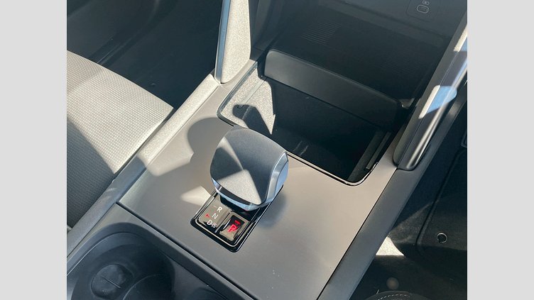 2025 認定中古車 Land Rover Discovery Sport サントリーニブラック プラグインハイブリッド（ガソリン） 標準ホイール Dynamic HSE