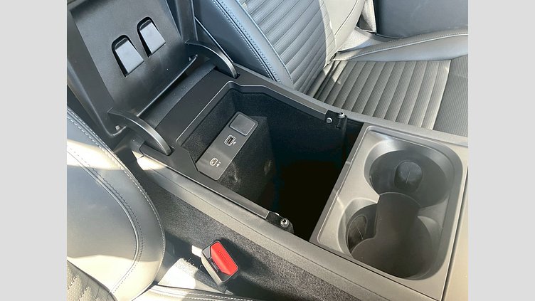 2025 認定中古車 Land Rover Discovery Sport サントリーニブラック プラグインハイブリッド（ガソリン） 標準ホイール Dynamic HSE