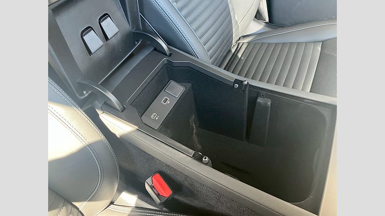 2025 認定中古車 Land Rover Discovery Sport サントリーニブラック プラグインハイブリッド（ガソリン） 標準ホイール Dynamic HSE