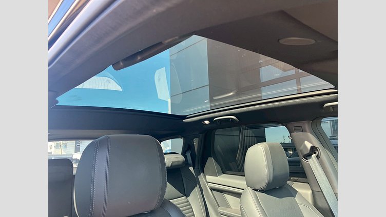 2025 認定中古車 Land Rover Discovery Sport サントリーニブラック プラグインハイブリッド（ガソリン） 標準ホイール Dynamic HSE