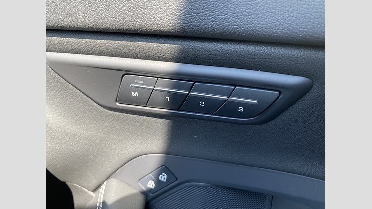 2024 認定中古車 Jaguar E-Pace フジホワイト P250（ガソリン） R-DYNAMIC SE