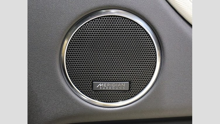 2024 認定中古車 Land Rover Discovery Sport オストゥーニパールホワイト D200マイルドハイブリッド（ディーゼル） 標準ホイール DYNAMIC SE