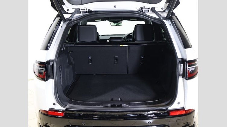 2024 認定中古車 Land Rover Discovery Sport オストゥーニパールホワイト D200マイルドハイブリッド（ディーゼル） 標準ホイール DYNAMIC SE