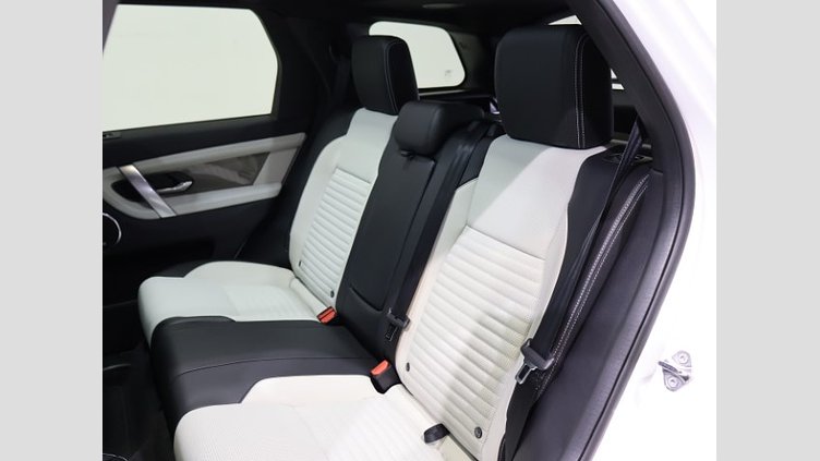 2024 認定中古車 Land Rover Discovery Sport オストゥーニパールホワイト D200マイルドハイブリッド（ディーゼル） 標準ホイール DYNAMIC SE
