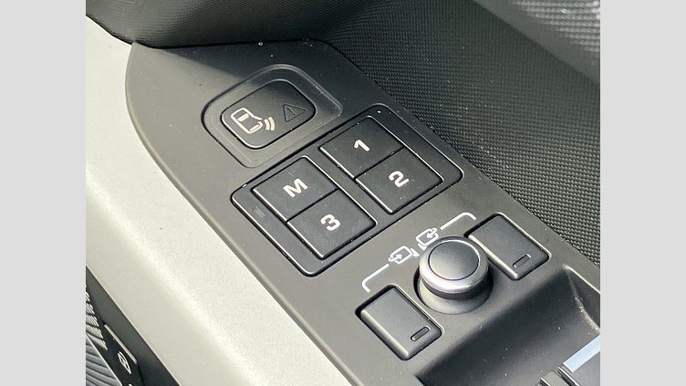 2021 認定中古車 Land Rover Defender 90 タスマンブルー P300 AWD（AT） SE