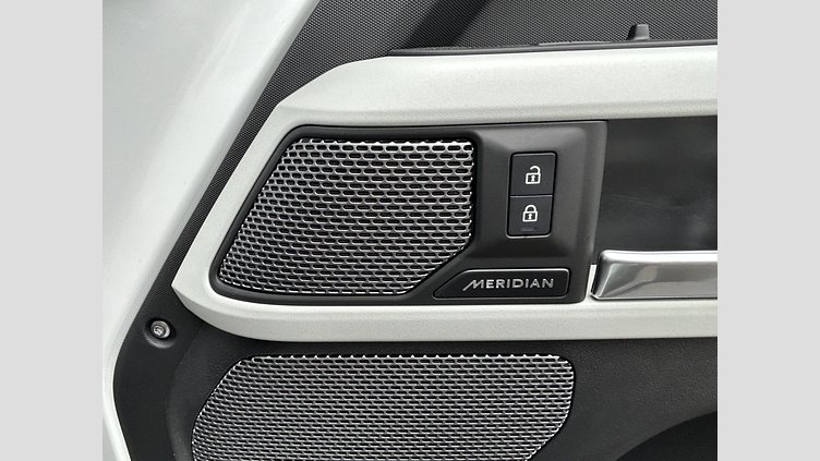 2023 認定中古車 Land Rover Defender 110 フジホワイト D300 AWD（AT） X-DYNAMIC HSE