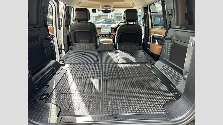 2023 認定中古車 Land Rover Defender 110 フジホワイト D300 AWD（AT） X-DYNAMIC HSE