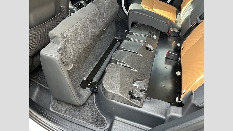 2023 認定中古車 Land Rover Defender 110 フジホワイト D300 AWD（AT） X-DYNAMIC HSE