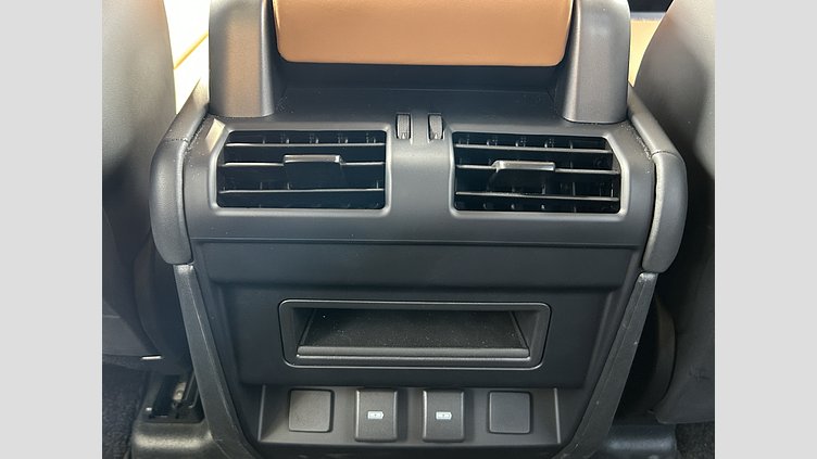 2023 認定中古車 Land Rover Defender 110 フジホワイト D300 AWD（AT） X-DYNAMIC HSE